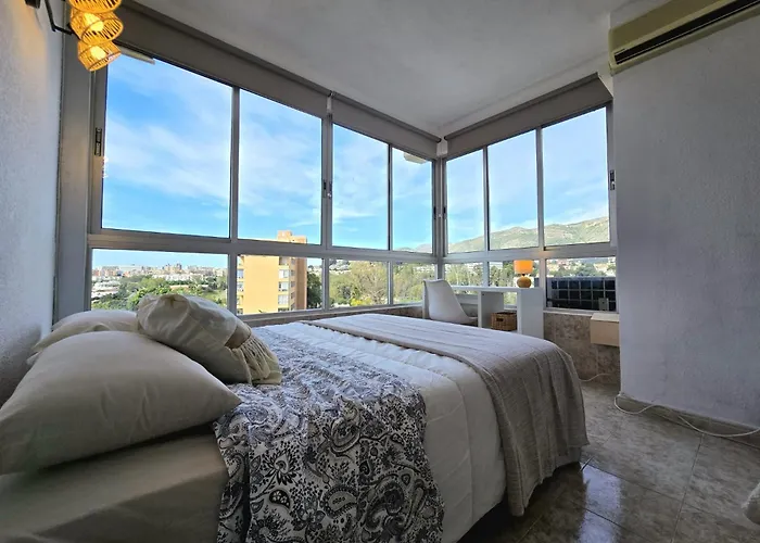 La Colina Estudio Vistas Al Mar Y Sierra, Piscina Y Tren Directo Aeropuerto Torremolinos