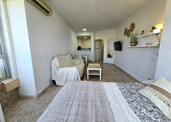 La Colina Estudio Vistas Al Mar Y Sierra, Piscina Y Tren Directo Aeropuerto