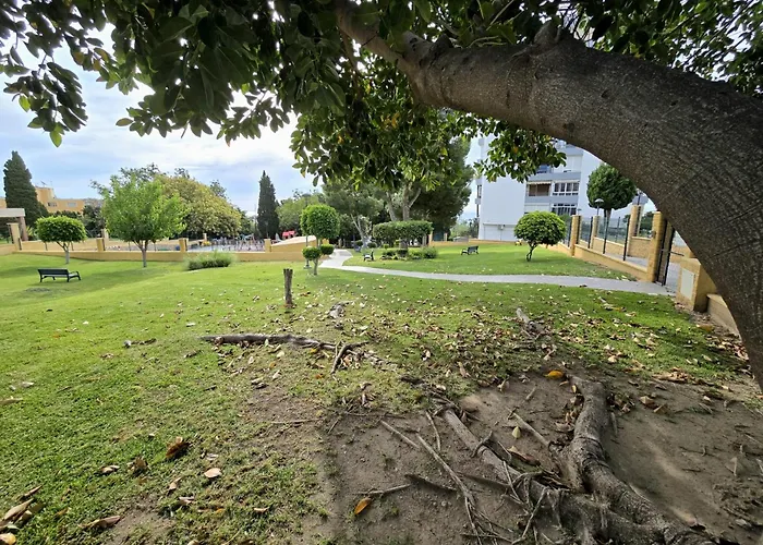 La Colina Estudio Vistas Al Mar Y Sierra, Piscina Y Tren Directo Aeropuerto Apartament *