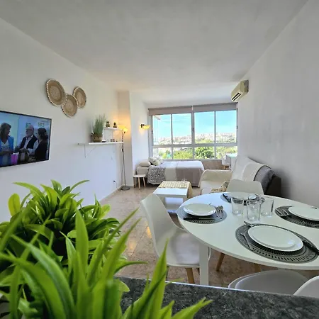 La Colina Estudio Vistas Al Mar Y Sierra, Piscina Y Tren Directo Aeropuerto Apartment