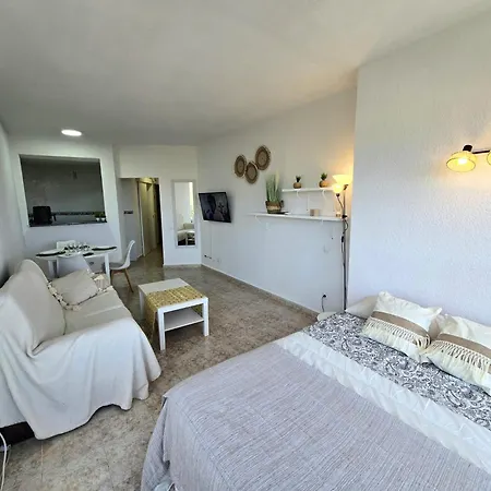 La Colina Estudio Vistas Al Mar Y Sierra, Piscina Y Tren Directo Aeropuerto شقة توريمولينوس