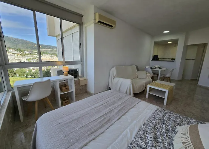 La Colina Estudio Vistas Al Mar Y Sierra, Piscina Y Tren Directo Aeropuerto Torremolinos